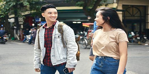 young-people-walking-in-the-city